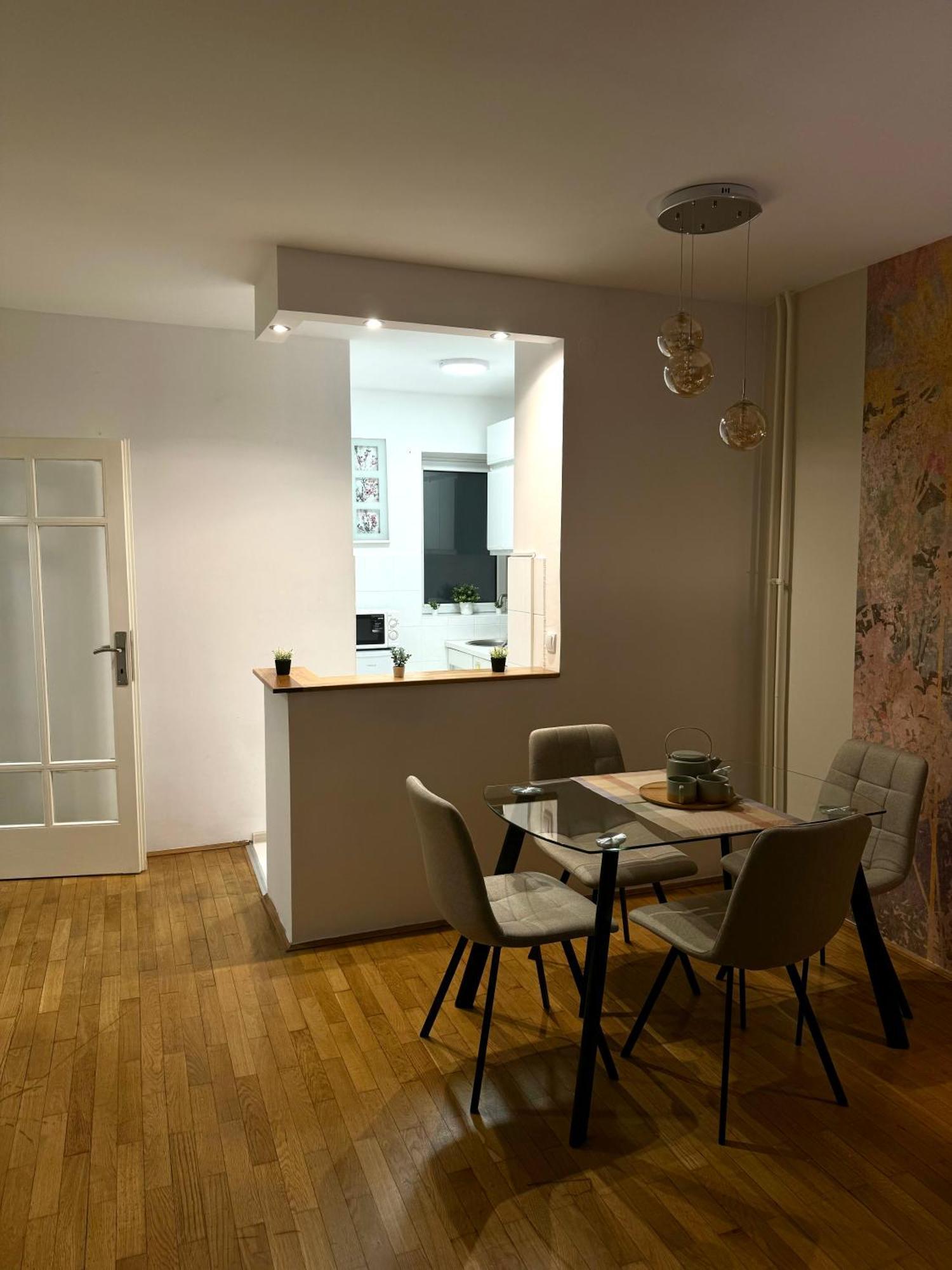 7 Emperors Central Suite Belgrado Esterno foto