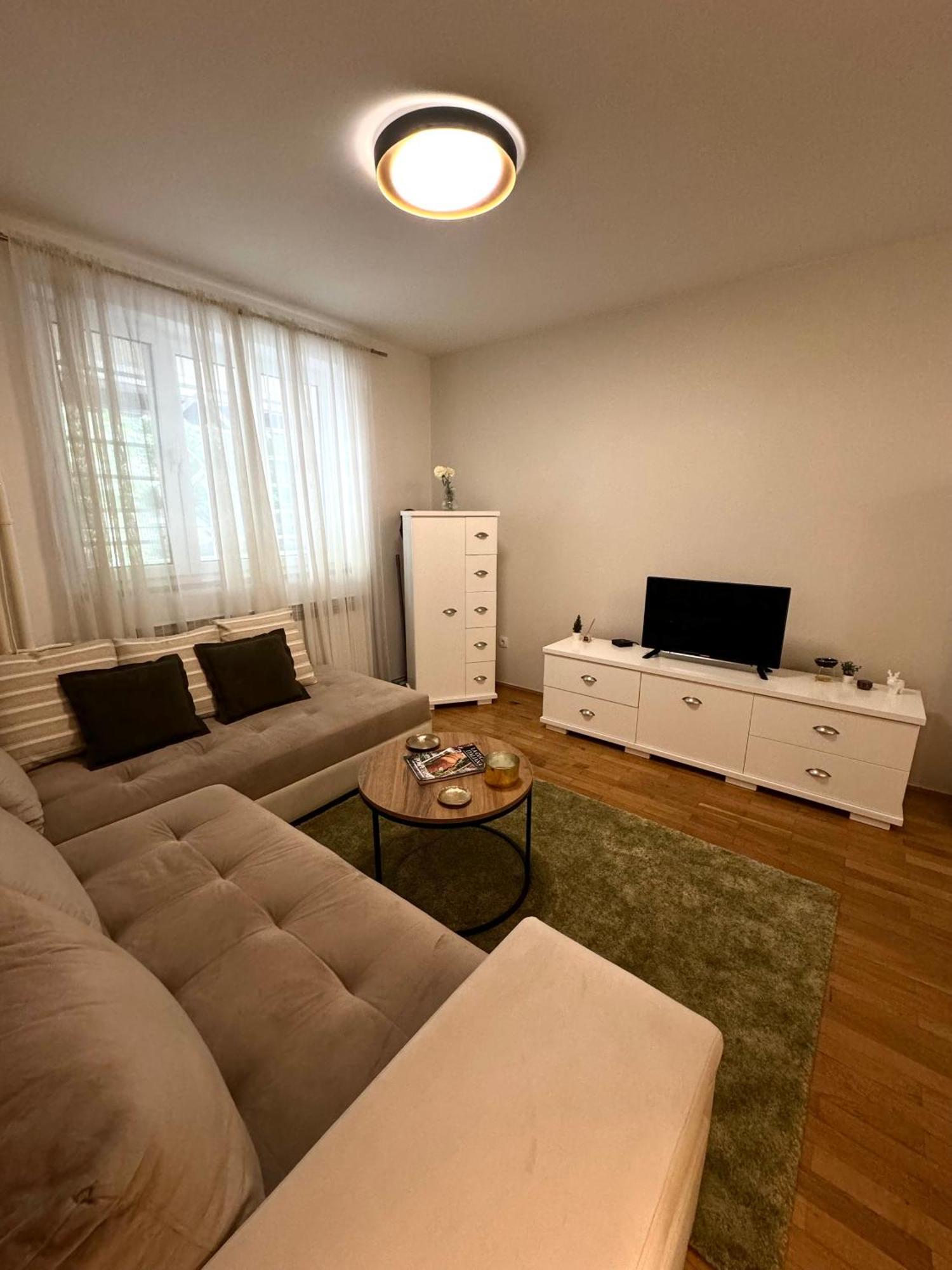 7 Emperors Central Suite Belgrado Esterno foto