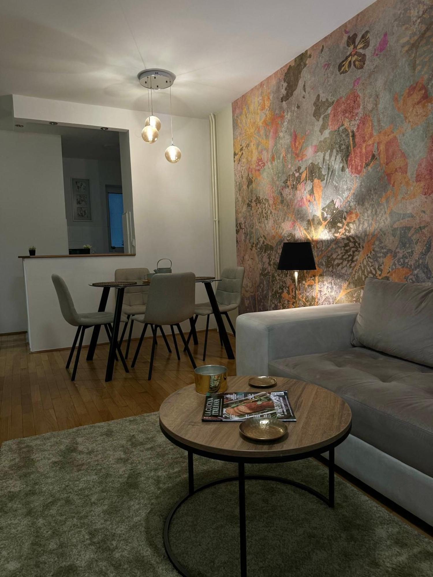 7 Emperors Central Suite Belgrado Esterno foto