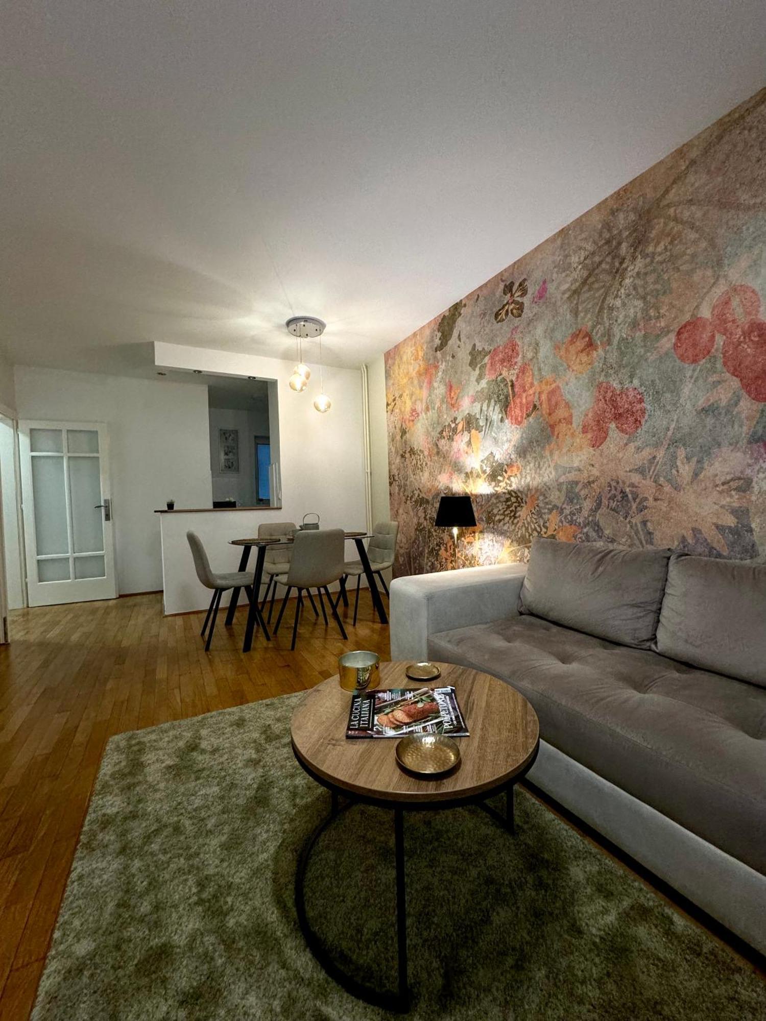 7 Emperors Central Suite Belgrado Esterno foto